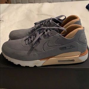 Size 9 Nike air max premium
